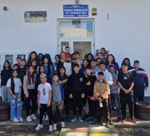 Read more about the article Educație pentru un viitor verde: Seminar despre poluarea apei și protecția mediului la Școala Pătroaia Vale