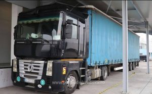 Read more about the article Captură impresionanta la frontiera de nord – Tir încărcat cu peste 2,6 milioane de țigarete în valoare de jumătate de milion de euro