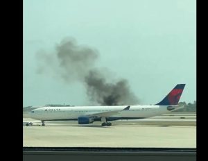 Read more about the article Un avion cu 300 de pasageri a luat foc înainte de decolare, pe aeroportul din Florida