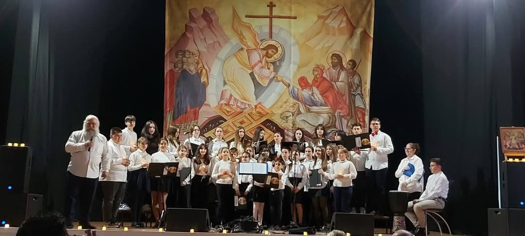 You are currently viewing Pe scena Centrului de Cultură „Mihail Lupescu„ din Fieni, a avut loc concertul „Nu-i singur Iuda vinovat”