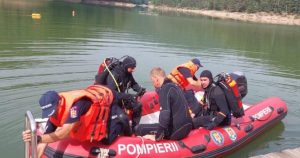 Read more about the article Pompier căutat în lacul Siriu după ce a căzut de pe hidrobicicletă