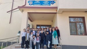 Read more about the article Copiii din Nucet cu rezultate bune la învățătură au primit cadouri de iepuraș