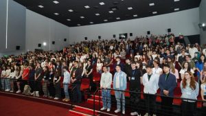 Read more about the article Sute de elevi din toată țara dezbat, în aceste zile, în județul Dâmbovița