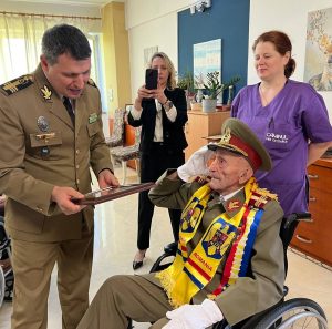 Read more about the article Veterani dâmbovițeni, sărbătoriți, astăzi, de Centrul Militar Județean Dâmbovița
