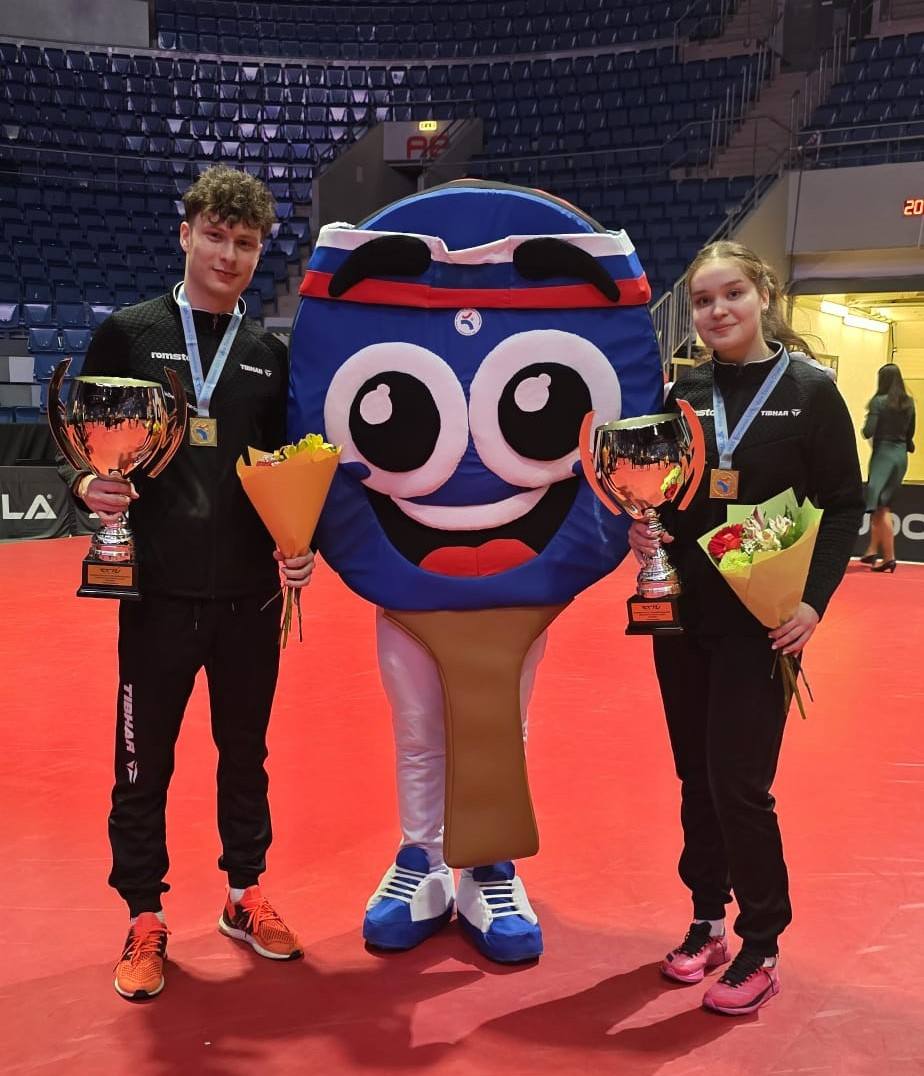 You are currently viewing Darius Movileanu, dublu campion european în Slovacia! A luat aur la dublu masculin și dublu mixt