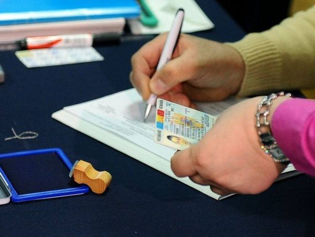 You are currently viewing Dacă nu aveți un act de identitate valabil, pentru a vota, Serviciul Public Comunitar pentru Evidența Persoanelor din Târgoviște este deschis, astăzi