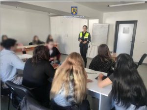 Read more about the article Peste 90 de activități informativ-preventive desfășurate de polițiștii dâmbovițeni în unitățile de învățământ din județ!