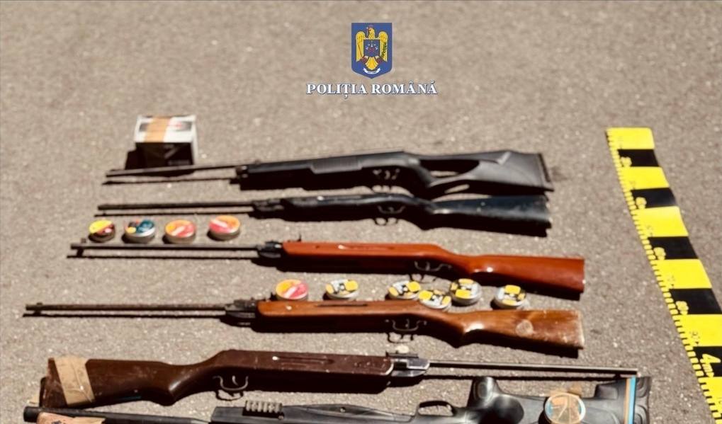You are currently viewing DÂMBOVIȚA: Percheziții domiciliare în cadrul unor dosare penale privind nerespectarea regimului armelor și contrabandă calificată