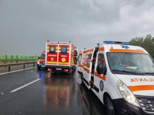 Read more about the article Un microbuz plin cu oameni a intrat într-un camion de marfă, pe A1, lângă Nădlac