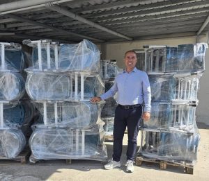 Read more about the article Mobilier școlar nou pentru școlile din Dobra