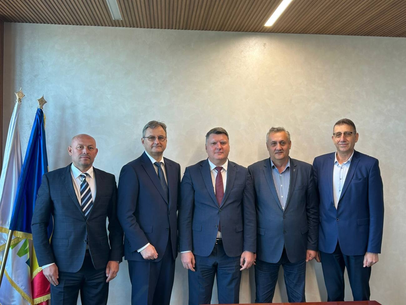 You are currently viewing Acord de parteneriat între UVT și reprezentanții industriei de apărare din județul Dâmbovița