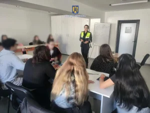 Read more about the article Polițiștii dâmbovițeni au derulat, săptămâna aceasta, zeci de activități informativ-preventive în unitățile de învățământ din județ