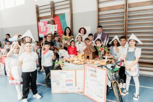 Read more about the article Ziua Europei marcată festiv de colectivul Școlii Generale „Pictor Nicolae Grigorescu” din Titu