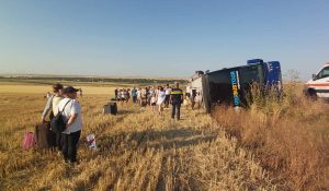 Read more about the article Un autocar în care se aflau 60 de pasageri s-a răsturnat în județul Constanța