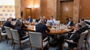 Read more about the article A fost semnat acordul politic pentru formarea coaliţiei de guvernare
