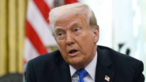 Read more about the article Donald Trump, avertizează Iranul: Dacă atacaţi SUA în vreun fel, întreaga forţă şi putere a forţelor armate se va abate asupra voastră la niveluri nemaivăzute până acum