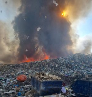 Read more about the article Măsuri dispuse de Comitetul Județean pentru Situații de Urgență, în contextul incendiului izbucnit la groapa de gunoi menajer din Aninoasa