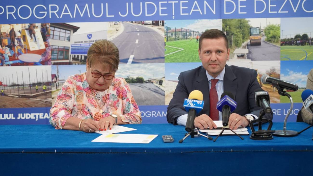 You are currently viewing Președintele CJD, Corneliu Ștefan, a semnat, astăzi, 30 de noi proiecte cu primarii dâmbovițeni, în cadrul PJDL