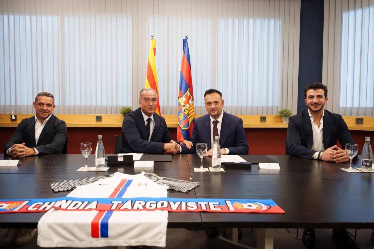 You are currently viewing Moment de referință pentru suflarea fotbalistică dâmbovițeană! Chindia Târgoviște a semnat un parteneriat istoric cu FC Barcelona