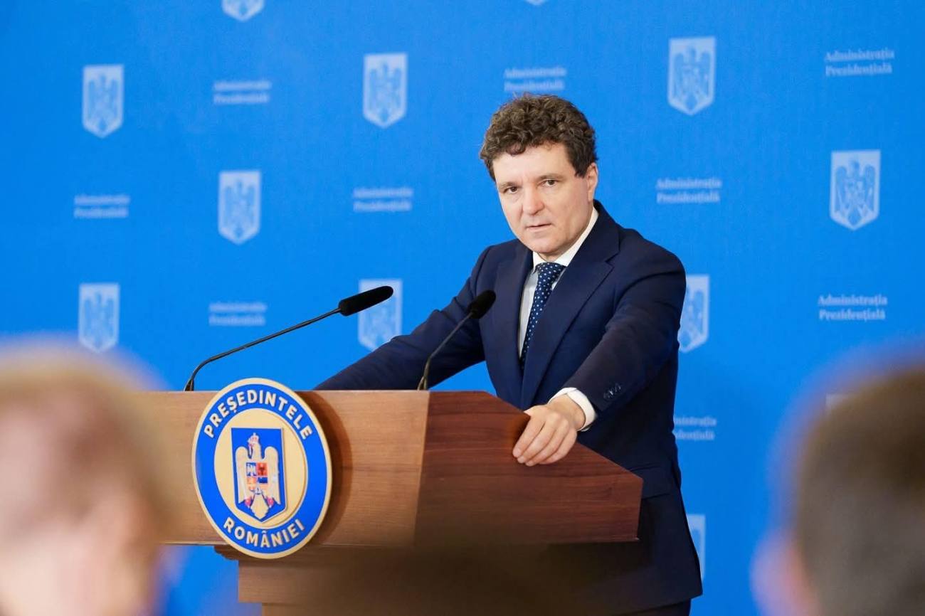 You are currently viewing Nicușor Dan, îngrijorat de sondajul care arată că românii consideră comunismul un lucru bun