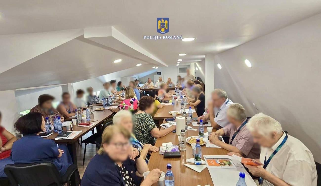 You are currently viewing 35 de pensionari ai CAR Pucioasa, prezenți la activitățile de prevenție ale polițiștilor referitoare la fraudele on-line!