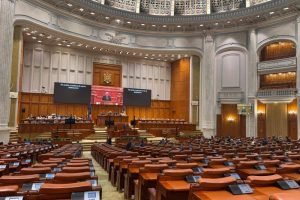 Read more about the article Moțiunea de cenzură depusă de AUR, citită cu sala aproape goală
