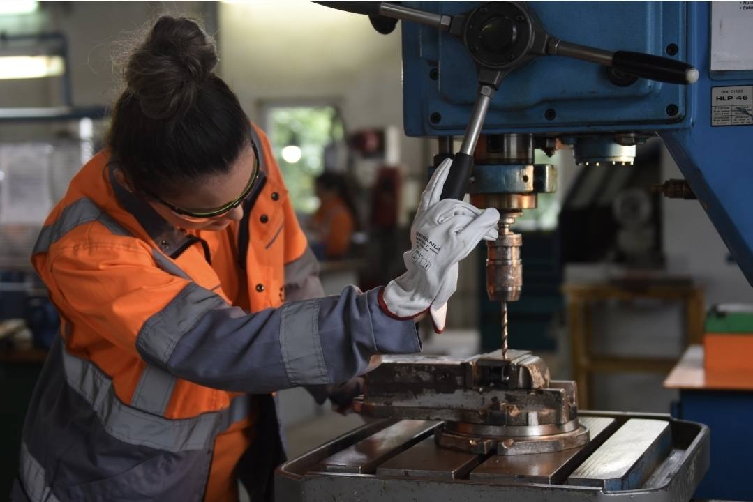 You are currently viewing Au început înscrierile la Școala Tehnică Holcim, program GRATUIT, dezvoltat pentru o carieră de succes în construcții