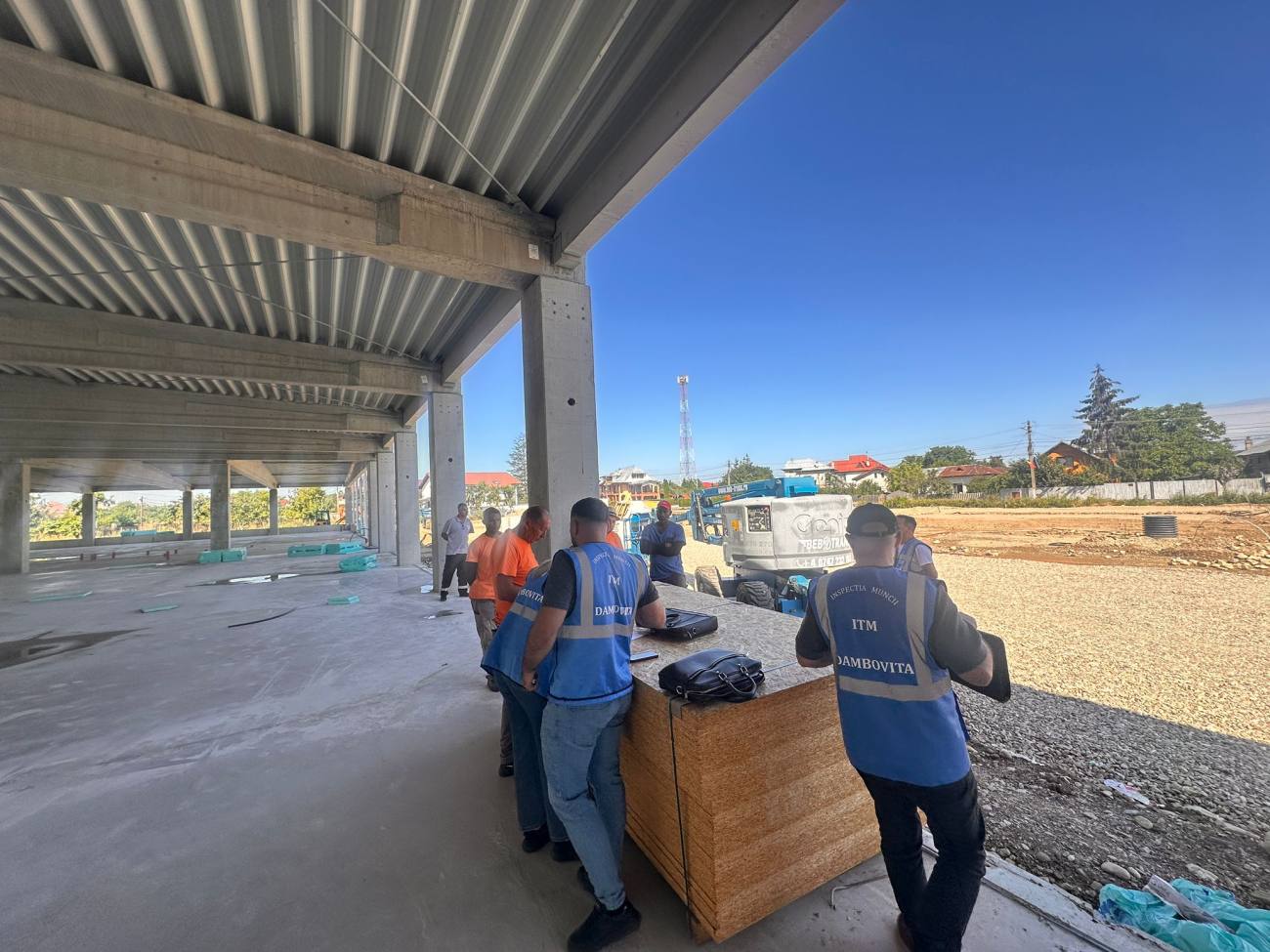 You are currently viewing ITM Dâmbovița, în control la firmele de construcții – 21 de persoane depistate muncind „la negru”, amenzi de peste 468 mii lei