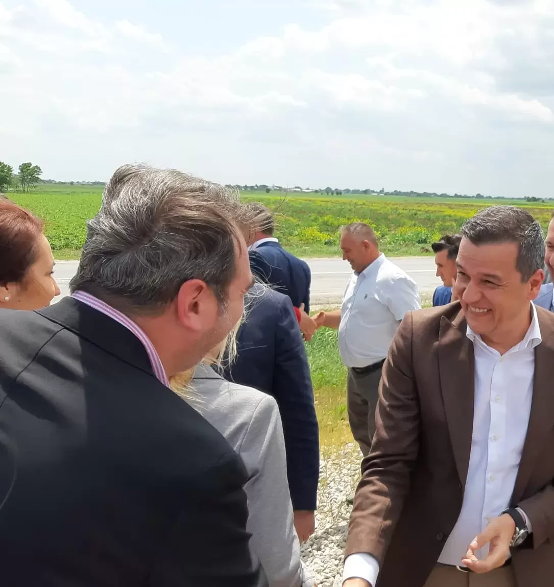 You are currently viewing Radu Popa: Când Sorin Grindeanu își exprimă îngrijorarea față de lipsa declarațiilor de avere și de intenție ale unui grup de lucru informal de la Guvern, te întrebi dacă nu cumva a uitat precedentul recent al deciziilor bugetare discreționare care au golit vistieria țării