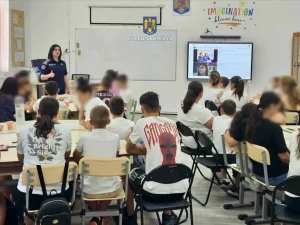 Read more about the article Activități informativ-preventive în cadrul Proiectului „Puterea lui ÎMPREUNĂ”, la Școala Gimnazială Dragomirești