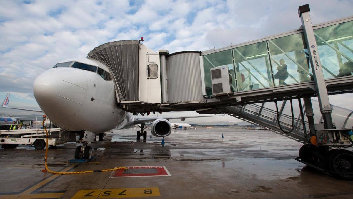 You are currently viewing Aeroportul Otopeni are o nouă pistă și cinci locuri de parcare în plus pentru avioane