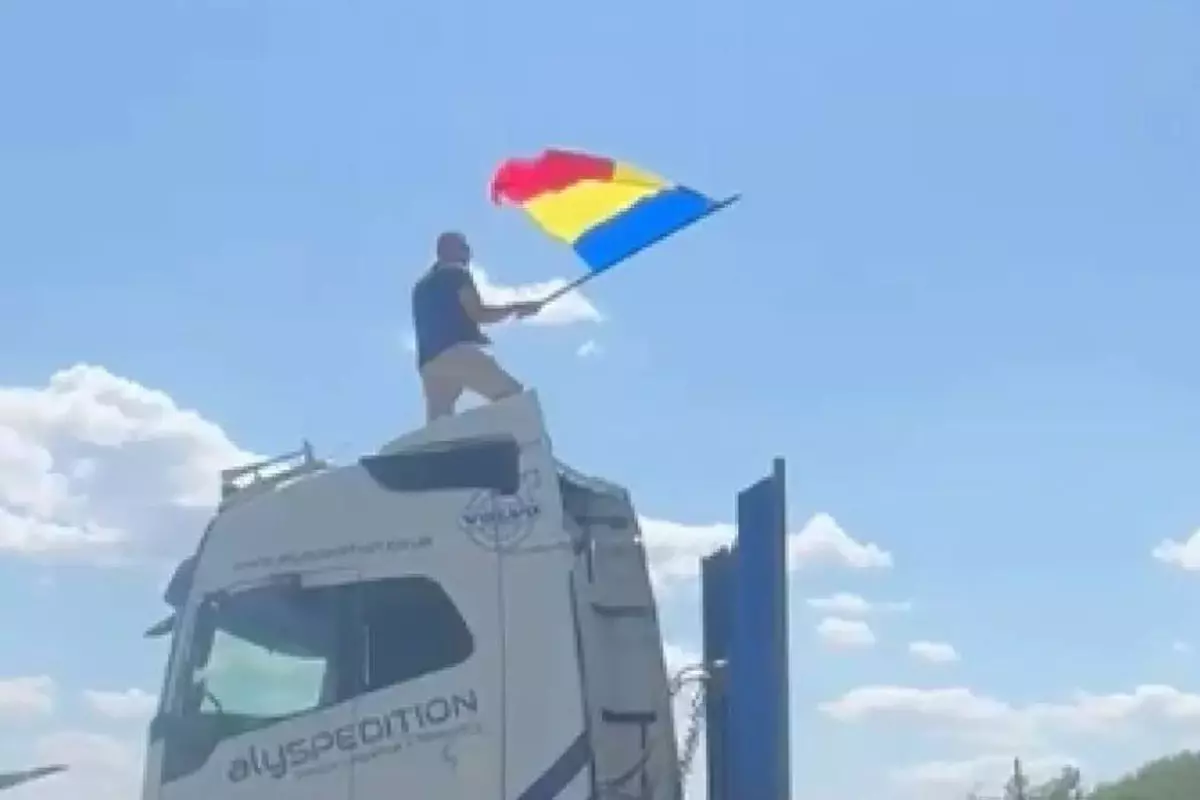 You are currently viewing Șoferul de TIR care a blocat, ieri, intrarea în București a fost reținut