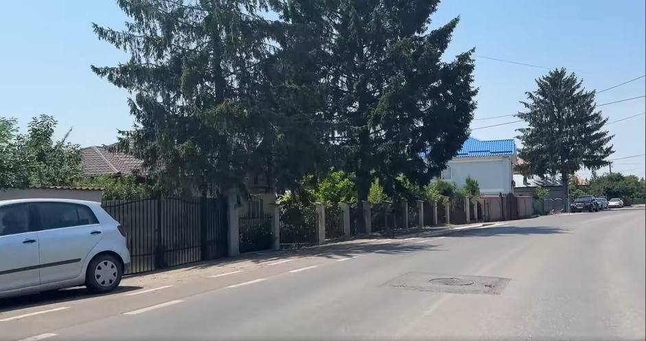 You are currently viewing Primar Răzvad: oprirea sau staționarea autovehiculelor pe pista destinata biciclistilor sau pe trotuar, pe DJ719, sunt strict interzise