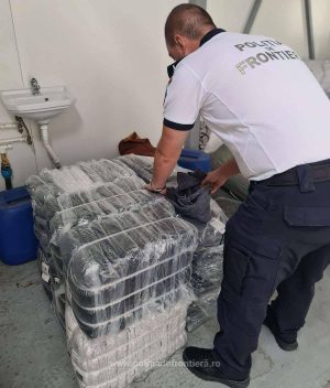 Read more about the article Bunuri contrafăcute de peste un milion de euro, descoperite de poliţiştii de frontieră