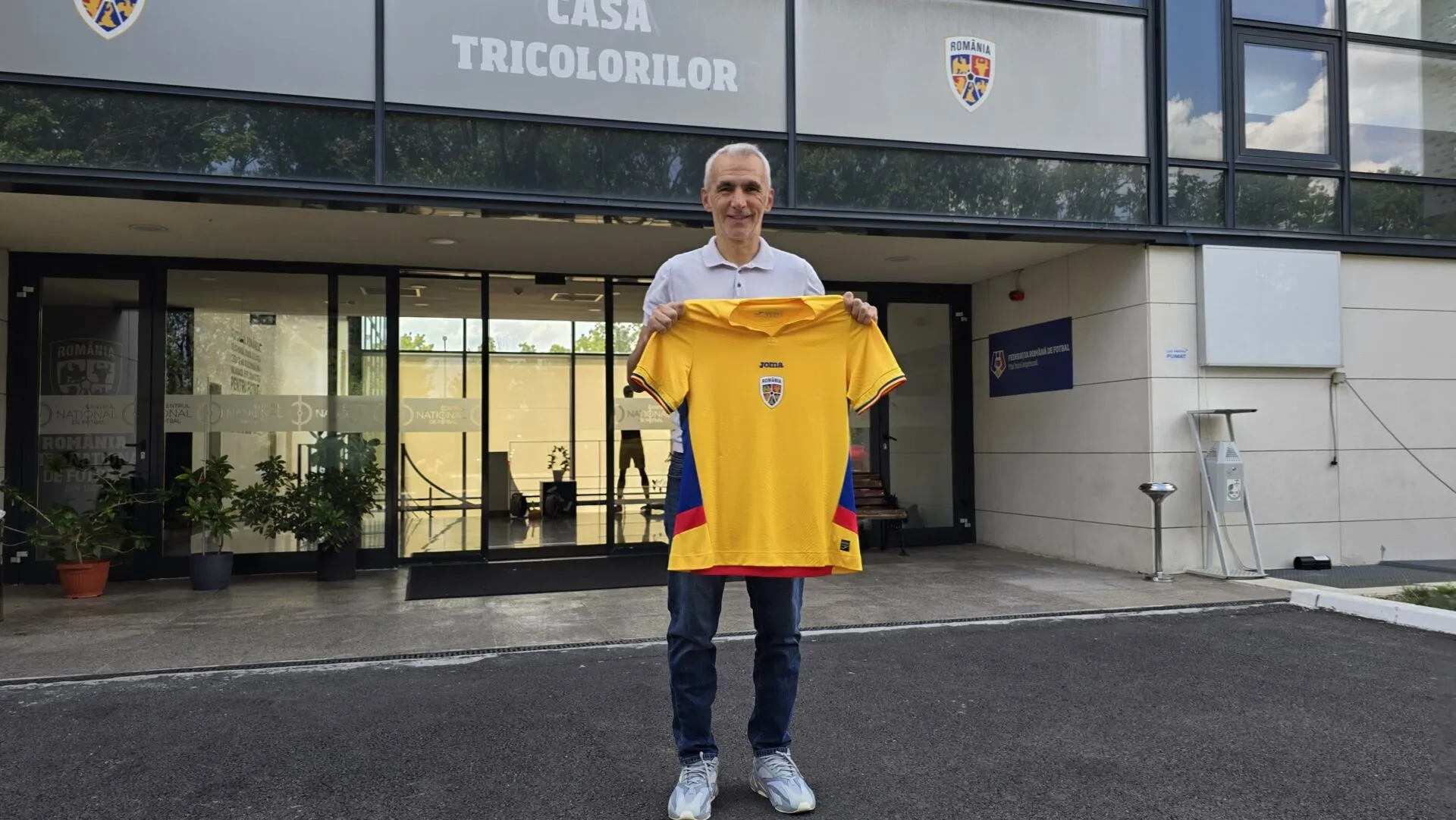 You are currently viewing Adrian Iencsi, noul selecționer al naționalei U20 a României