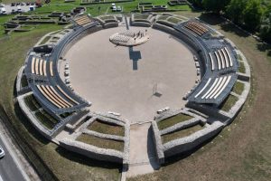 Read more about the article Amfiteatrul roman de la Ulpia Traiana Sarmizegetusa a fost redeschis publicului