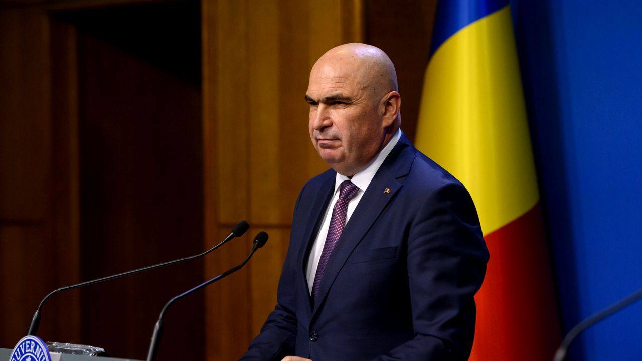 You are currently viewing Premierul Ilie Bolojan participă la funeraliile lui Ion Iliescu