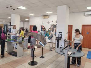 Read more about the article Elevii merituoși ai Școlii „Vasile Cîrlova” din Târgoviște, recompensați printr-o excursie la Casa Experimentelor