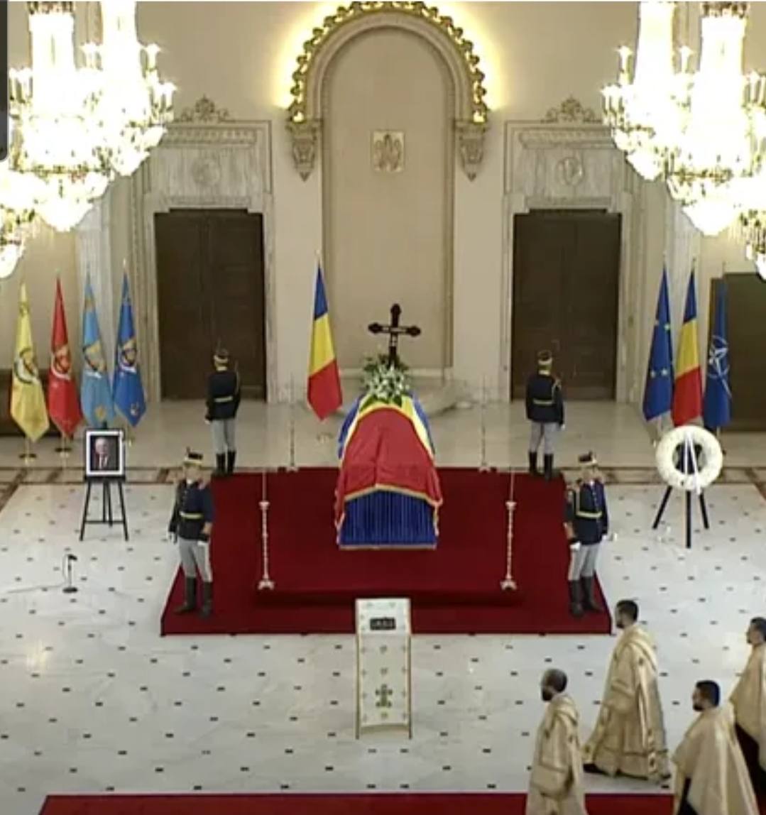 You are currently viewing Sicriul cu trupul neînsuflețit al lui Ion Iliescu a ajuns la Palatul Cotroceni