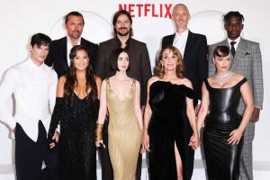 Read more about the article Un membru al echipei a murit subit la filmările pentru ,,Emily în Paris”