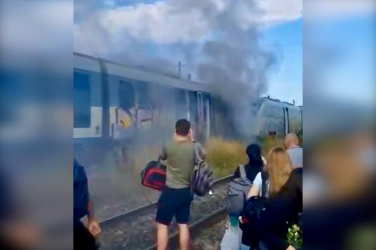 You are currently viewing Un vagon cu zeci de călători a luat foc în Gara Plopeni