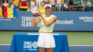 Read more about the article Sorana Cîrstea, elogiată de WTA după succesul istoric de la Cleveland: „O longevitate incredibilă și un nivel impresionant”