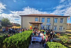 Read more about the article Elevii și profesorii din Băleni, exemplu de spirit civic de Ziua Curățeniei Naționale