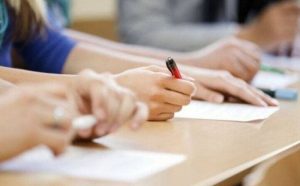 Read more about the article Guvernul a aprobat metodologia pentru acordarea burselor școlare