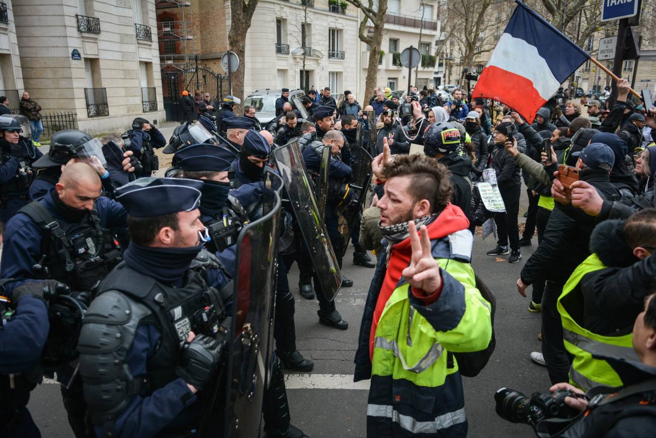 You are currently viewing Zi de greve şi proteste masive în toată Franța