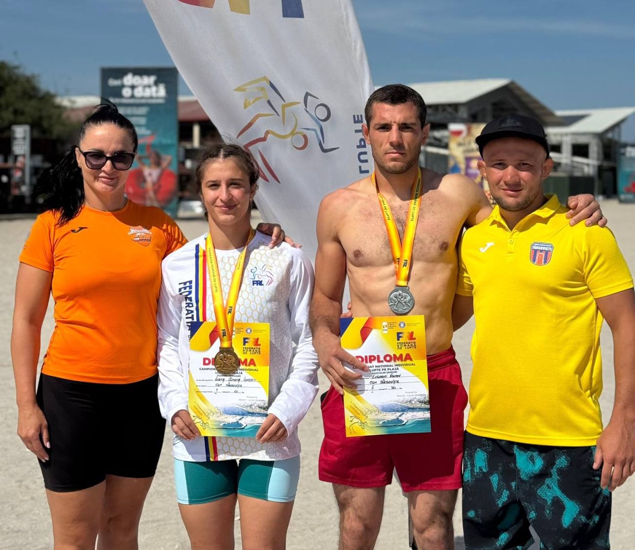 You are currently viewing Dâmbovițeanca Simona Ionescu, campioană a României la lupte pe plajă. Un alt sportiv de la CSM Târgoviște a ajuns vicecampion al țării