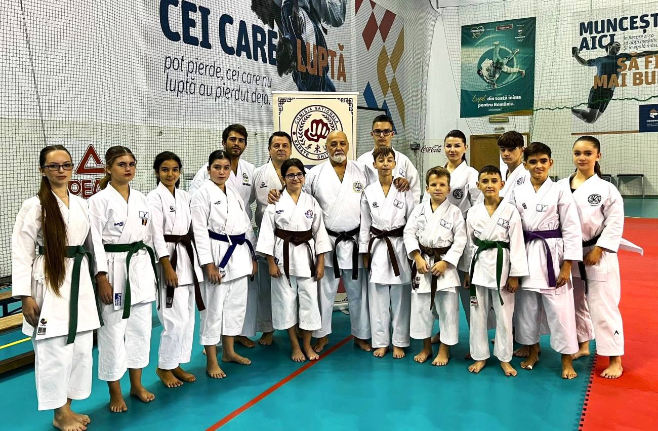 You are currently viewing Sportivii de la CS Târgoviște, prezenți la unul dintre cele mai importante stagii de karate Shito Ryu, desfășurate în acest an în România