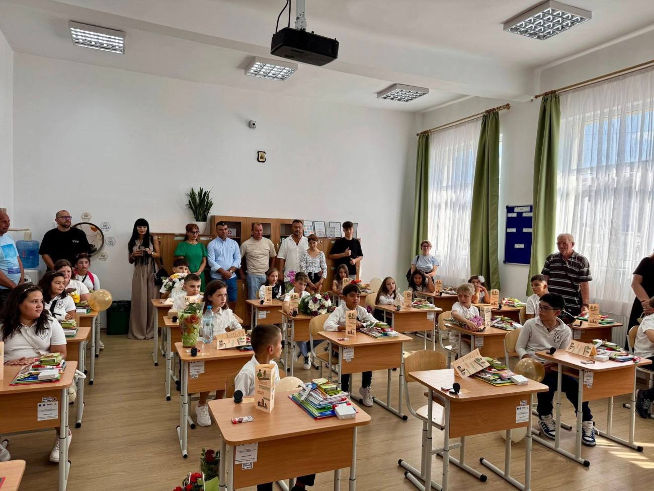 You are currently viewing Administrația locală din Răzvad rămâne alături de elevi și educație