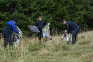 Read more about the article Jandarmii dâmbovițeni, alături de comunitate și la Ziua de Curățenie Națională