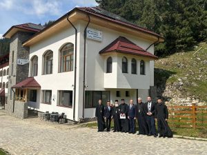 Read more about the article EVENIMENT ACADEMIC DEDICAT CENTENARULUI PATRIARHIEI ROMÂNE LA MÂNĂSTIREA PEȘTERA DIN ARHIEPISCOPIA TÂRGOVIȘTEI